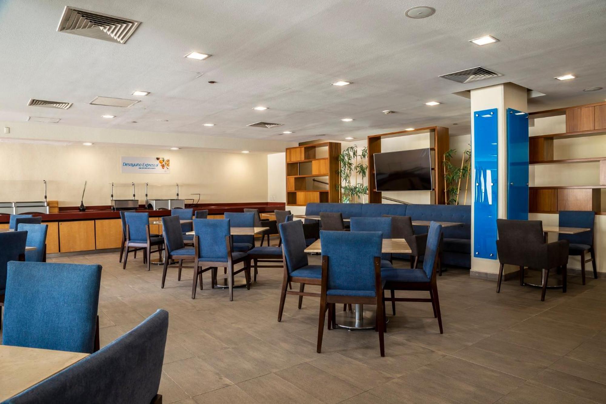 Holiday Inn Express Guadalajara Expo, an IHG Hotel Zapopan Bagian luar foto