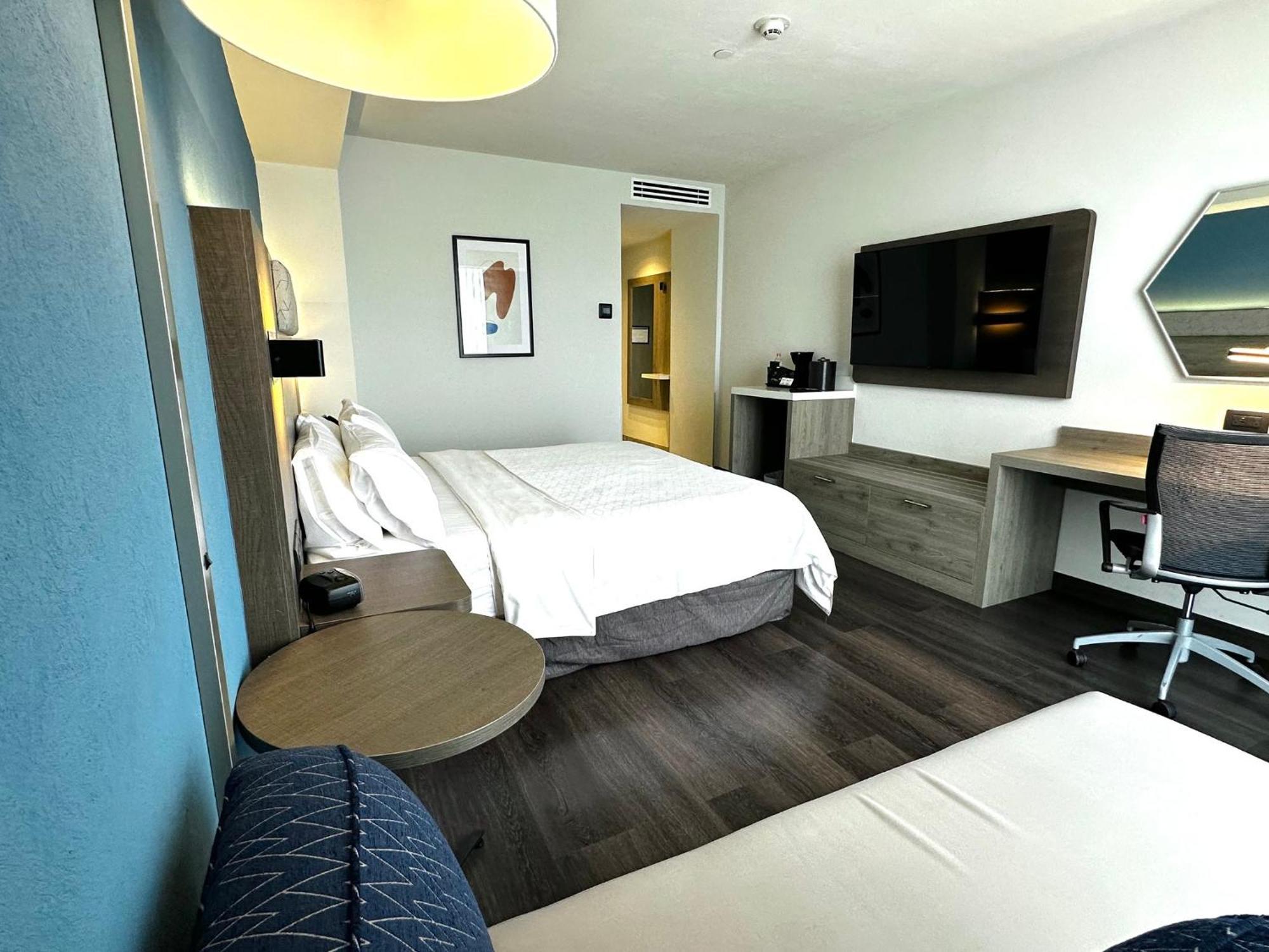 Holiday Inn Express Guadalajara Expo, an IHG Hotel Zapopan Bagian luar foto
