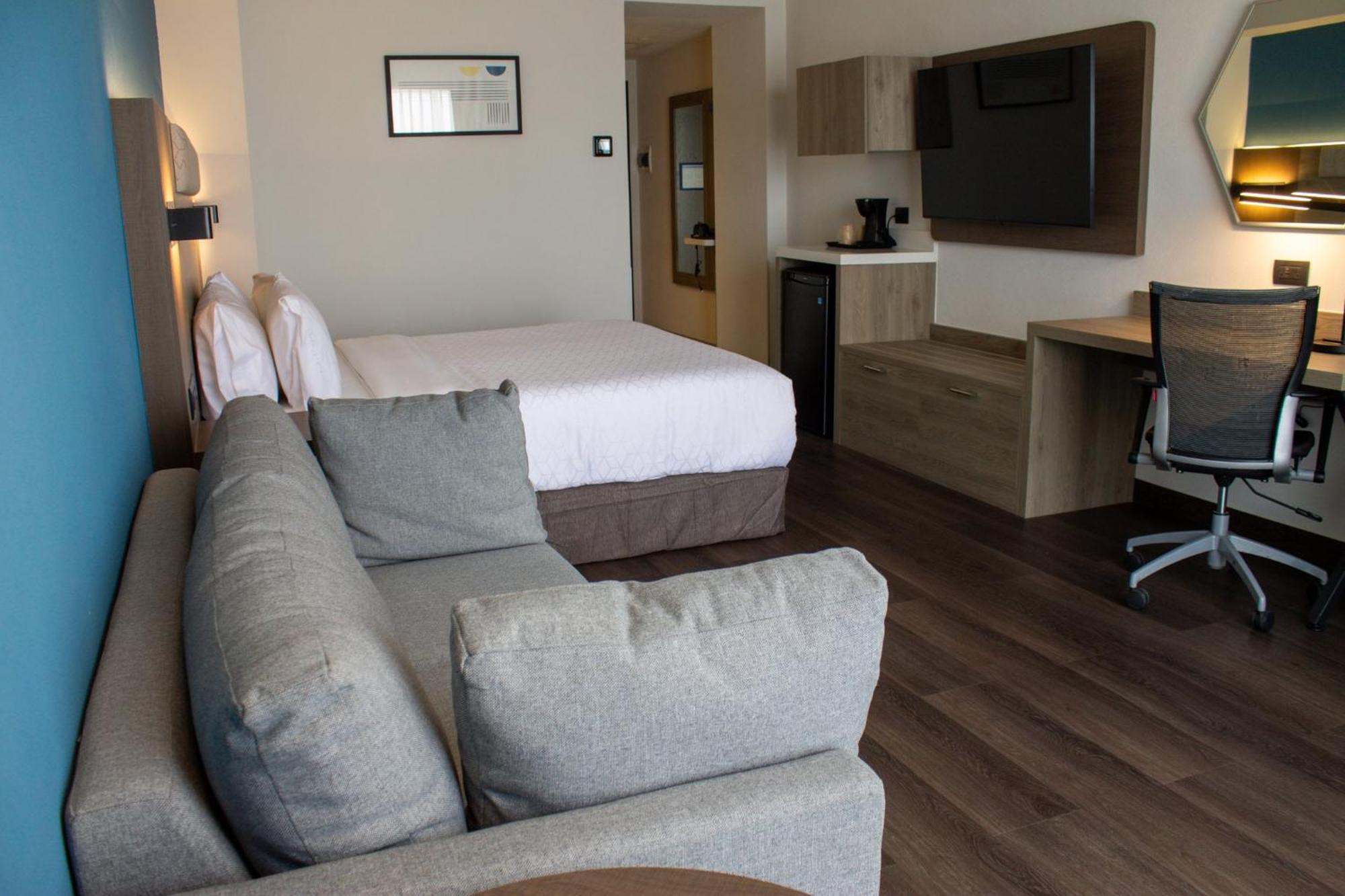 Holiday Inn Express Guadalajara Expo, an IHG Hotel Zapopan Bagian luar foto