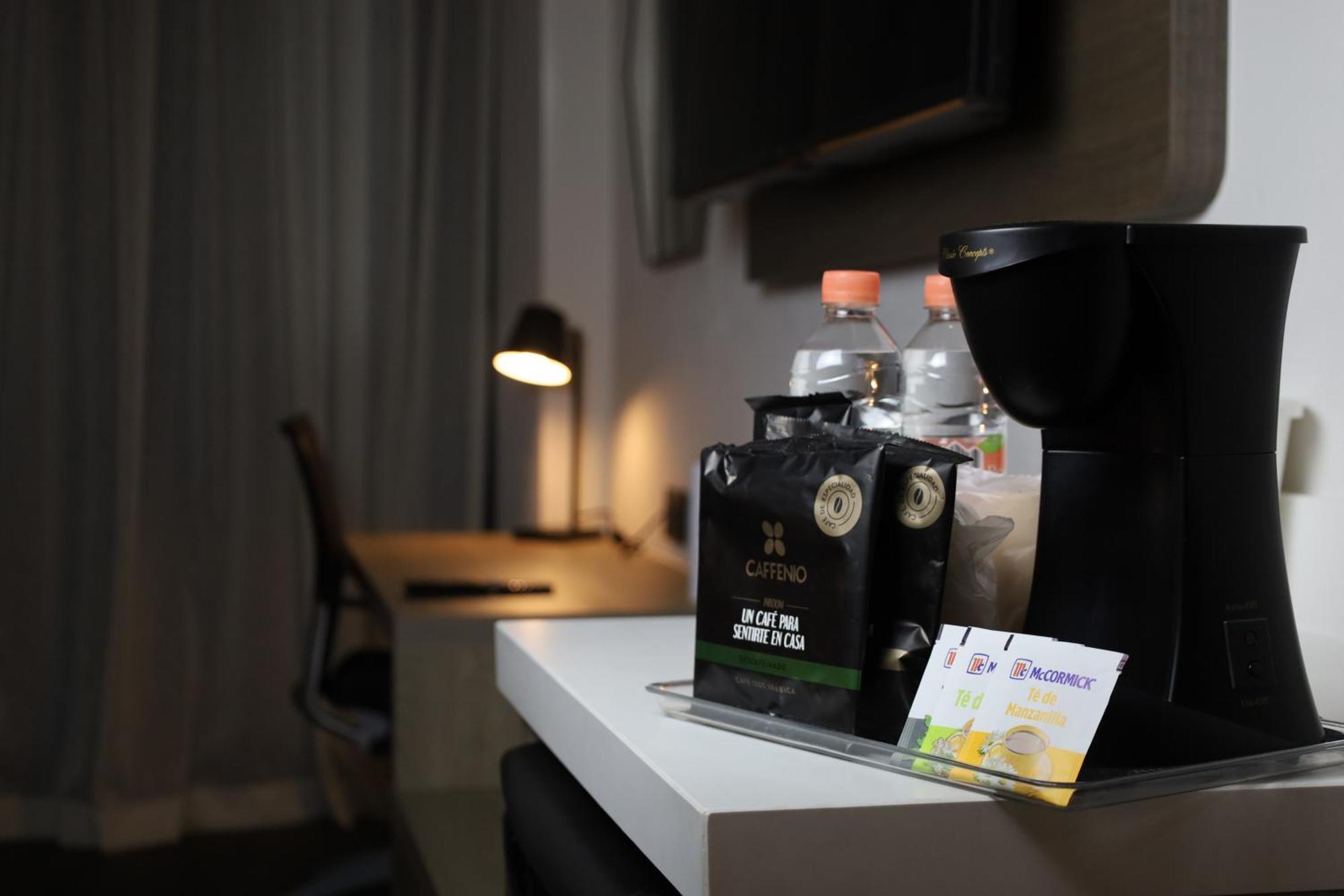Holiday Inn Express Guadalajara Expo, an IHG Hotel Zapopan Bagian luar foto