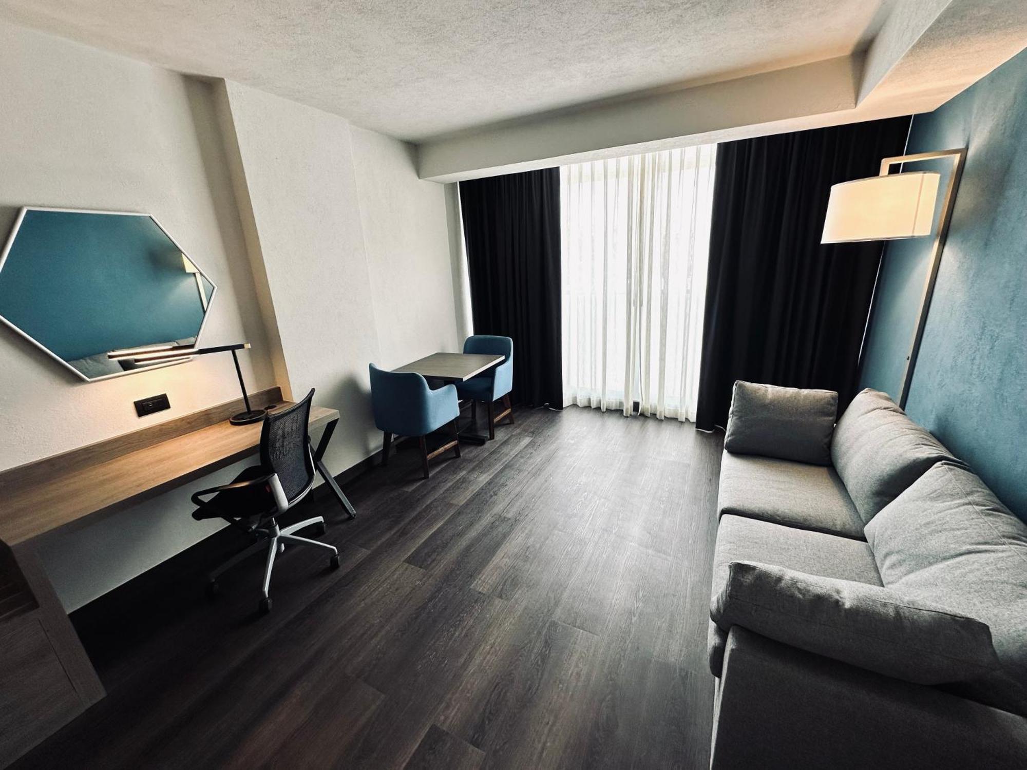 Holiday Inn Express Guadalajara Expo, an IHG Hotel Zapopan Bagian luar foto