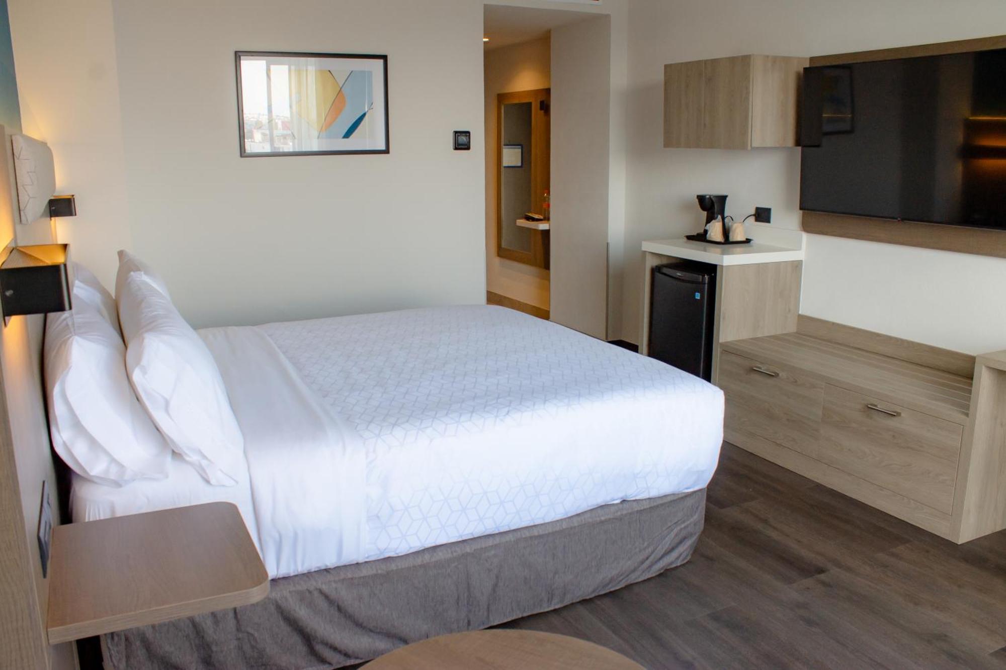 Holiday Inn Express Guadalajara Expo, an IHG Hotel Zapopan Bagian luar foto