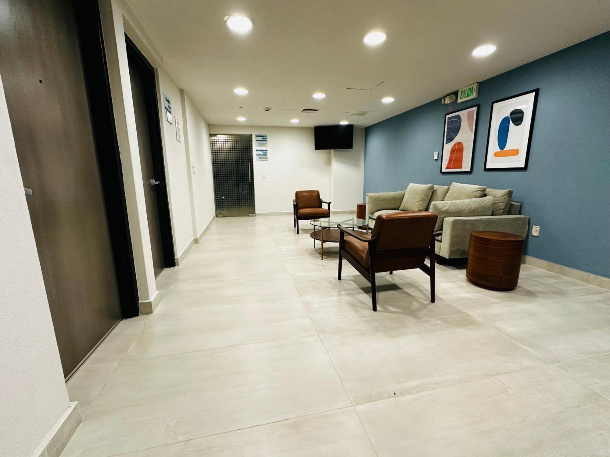 Holiday Inn Express Guadalajara Expo, an IHG Hotel Zapopan Bagian luar foto