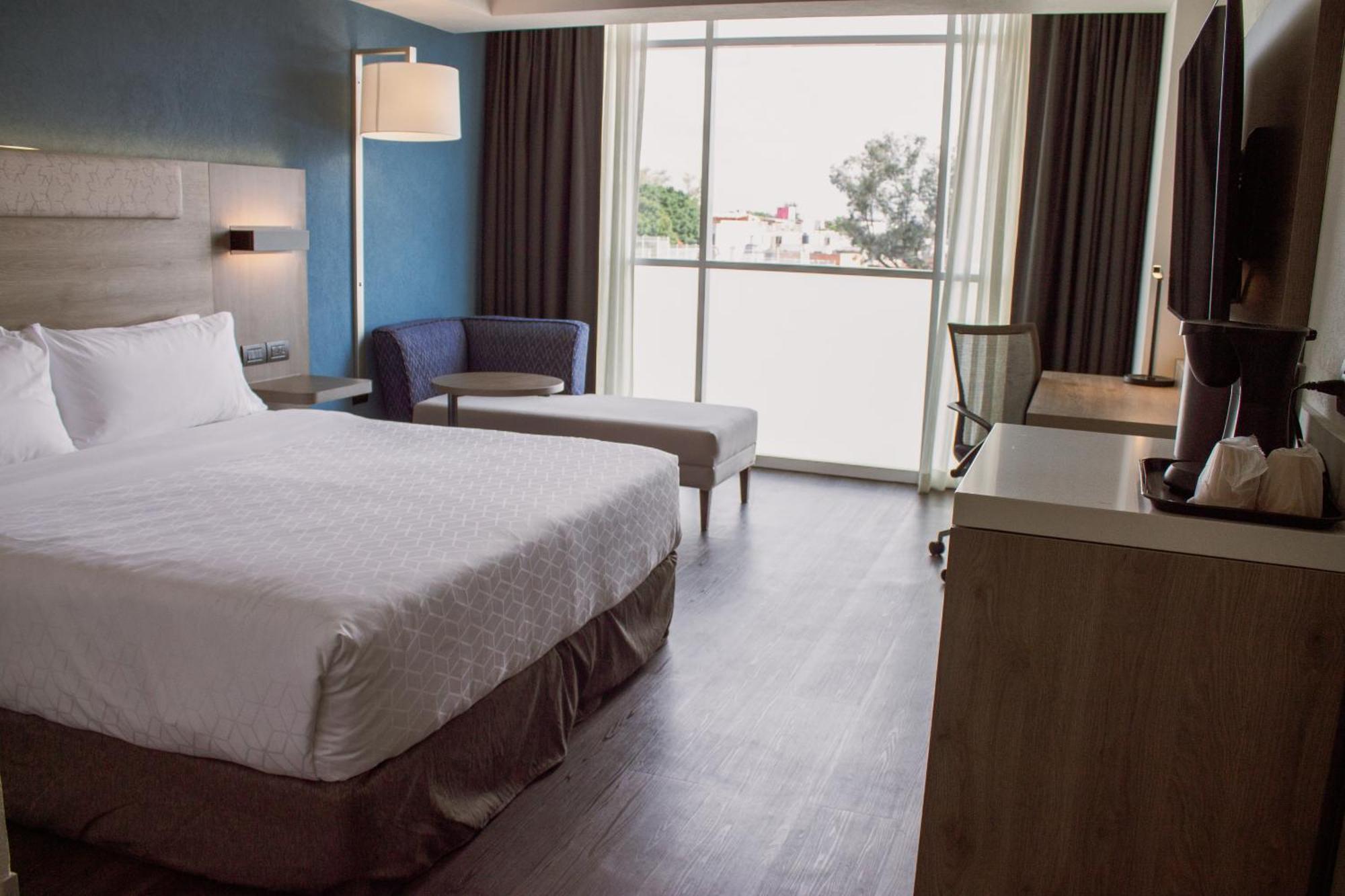 Holiday Inn Express Guadalajara Expo, an IHG Hotel Zapopan Bagian luar foto